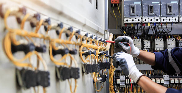 Professional Electrician technician working in Richmond, MO